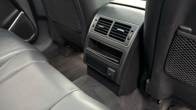 Jaguar F-Pace 2.0 D200 R-Dynamic Black 5dr Auto AWD Diesel Estate